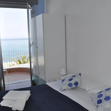 فندق Ristorante La Scogliera - Nuova Gestione 3*