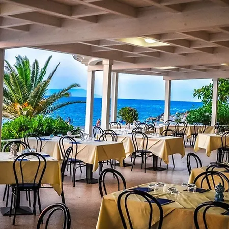 فندق Ristorante La Scogliera - Nuova Gestione 3*